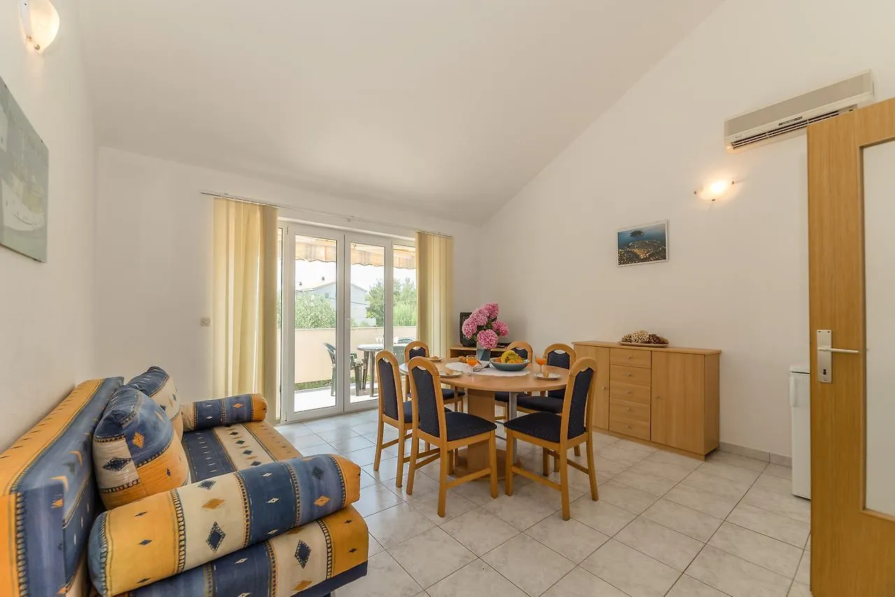 Apartments Manuela Privlaka  Privlaka (Zadar)